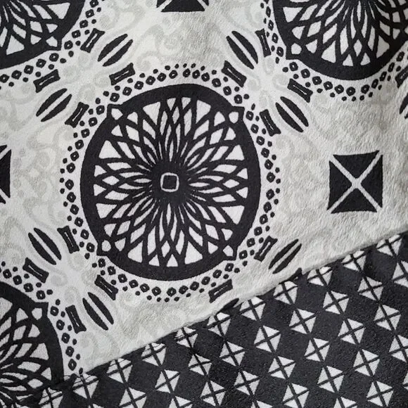 🔺️New York & Co Black & White High Neck Sleeveless Halter Top Large - Picture 7 of 11